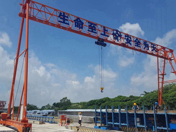 江苏扬州10吨单梁行吊厂家门式起重机整机试验